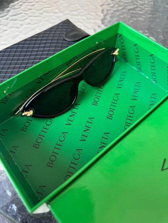 Bottega Veneta BV1390S Cat Eye Sunglasses Black Gold main image 5